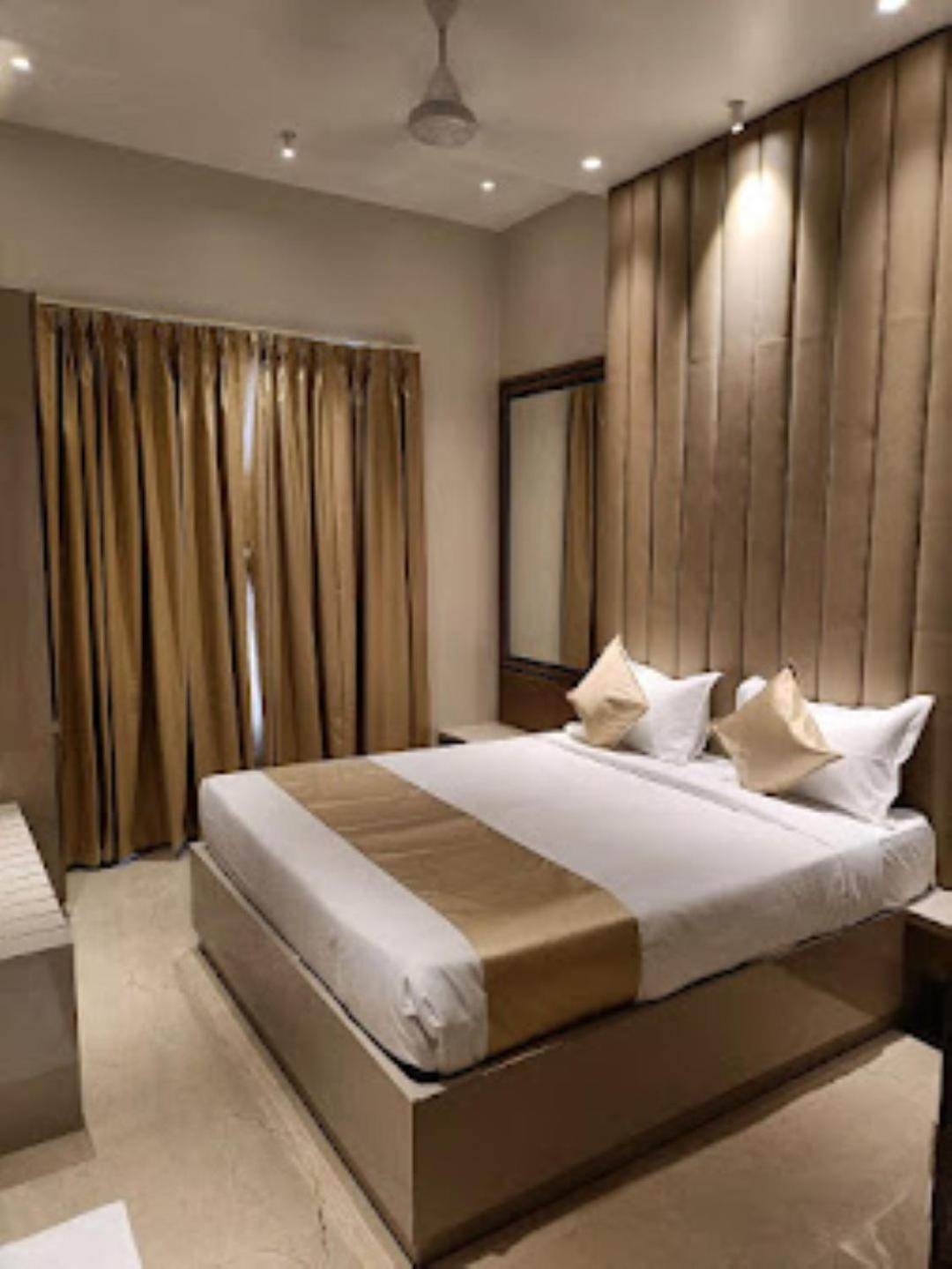 Red Orchid Hotel Канпур Экстерьер фото